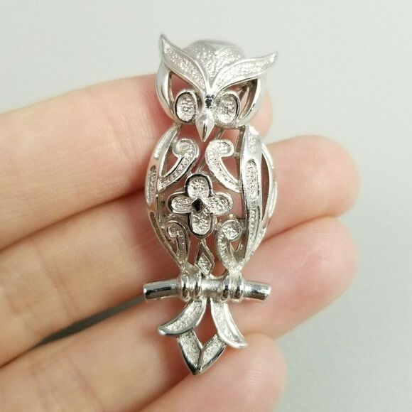 Vintage Crown Trifari Owl Bird Brooch, Signed Lapel Pin, Retro Estate - Picture 7 of 7